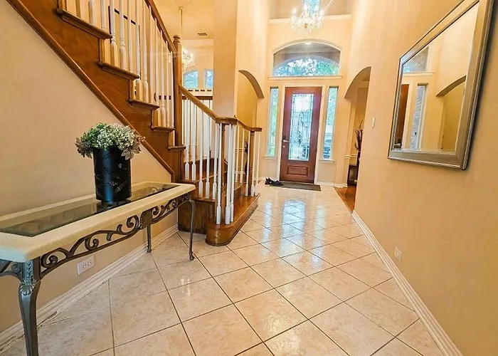 Elegant, Comfy, A Retreat With Pool