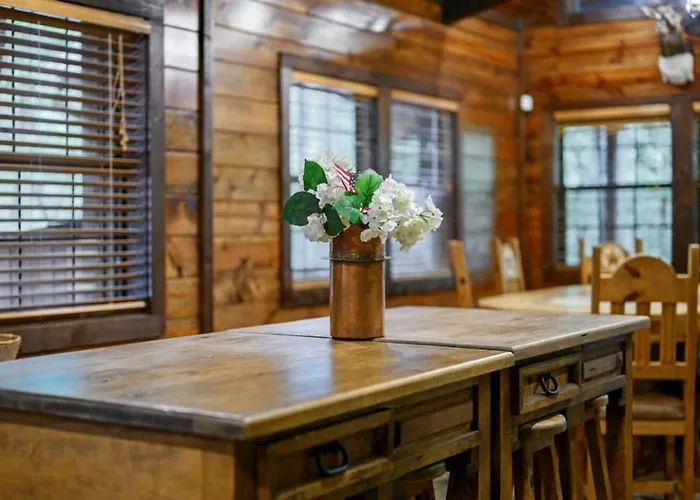 Bent Pine Lodge | Spacious 4Br Broken Bow Cabin With Hot Tub, Fire Pit & Grill