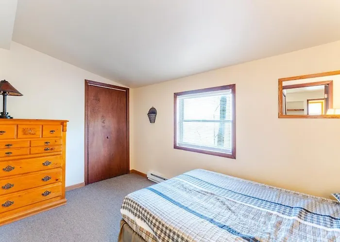 Cozy 3-Bedroom Cottage In Hunter, Ny