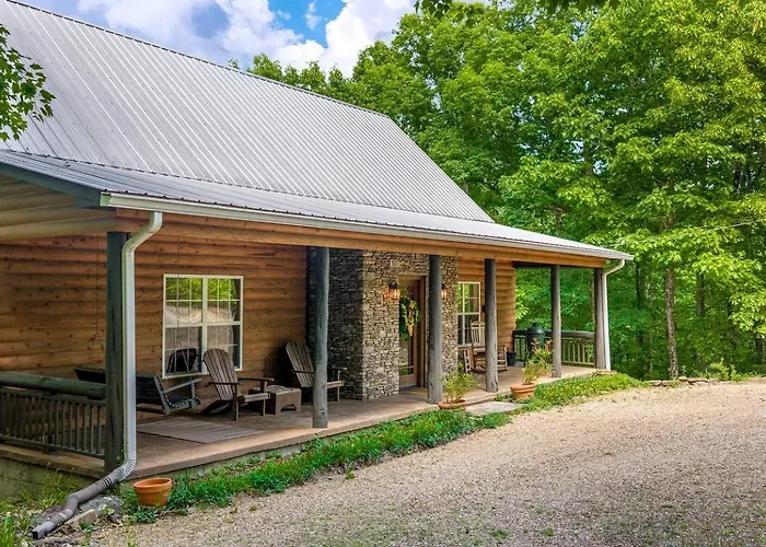 Secluded Cabin With Firepit, Swing Bed & Views Retreat In Fort Payne, Alabama