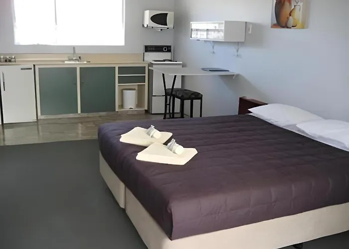 Avenue Motel