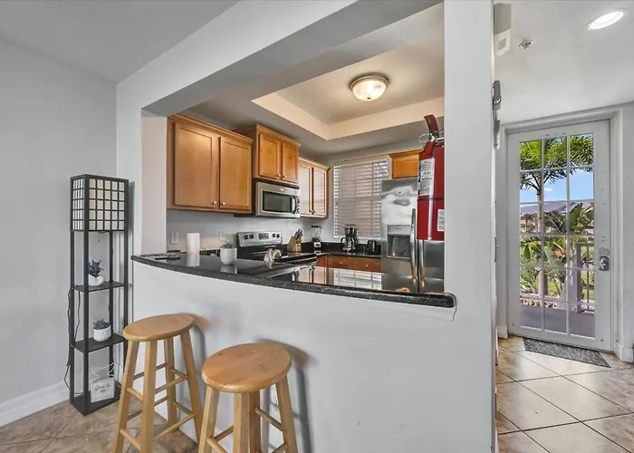 Mangrove Waterway View Sleeps 4 Pool & Courts