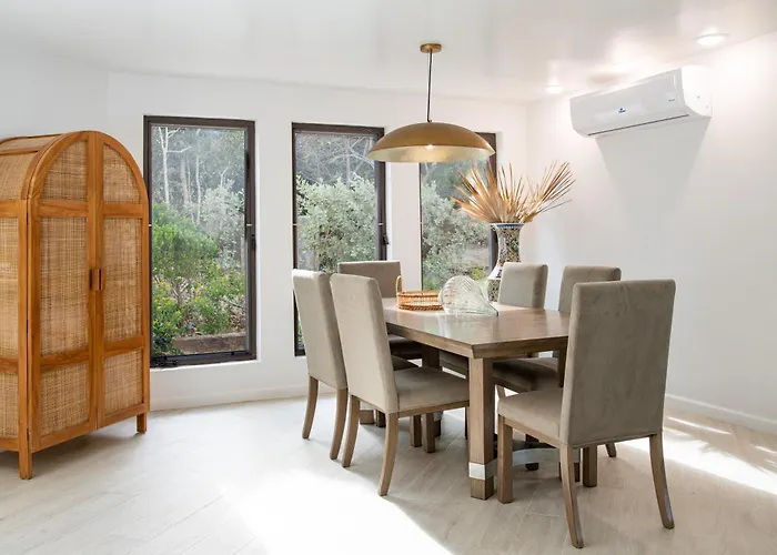 Beachfront Villa W Guest House Pool And Dock.