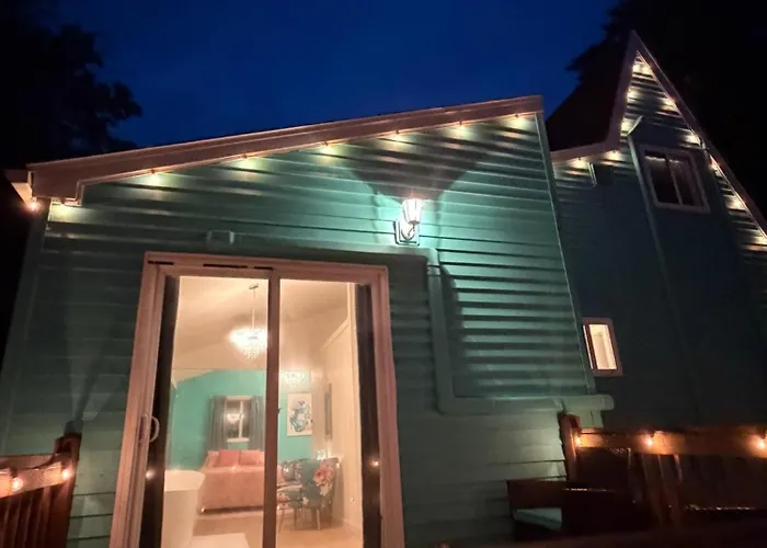Pocono Dreams Hot Tub, Sauna & Outdoor Theater