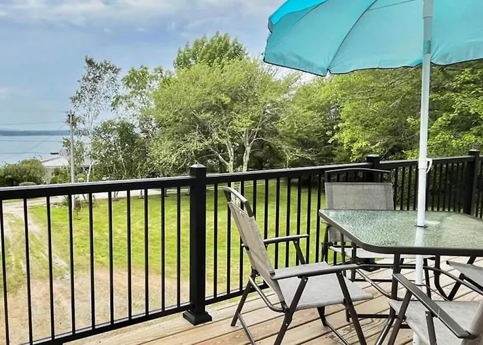 Charming Apartment With Ocean Views, Private Deck, And Easy Bay Access
