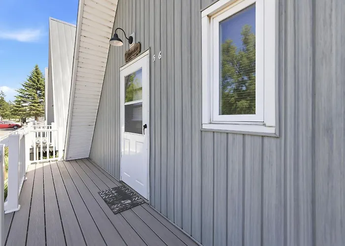 Chalet #56 Screened Porch Pool & Resort Amenities