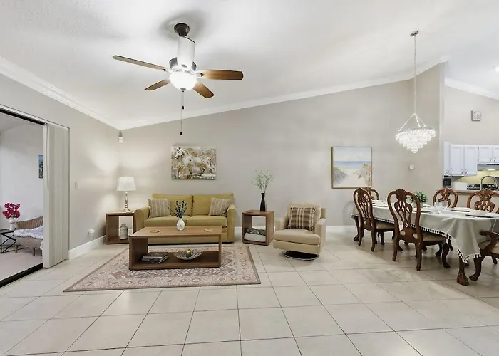 Villa 10 Mins To Wef - Fenced Yard - Pet Friendly