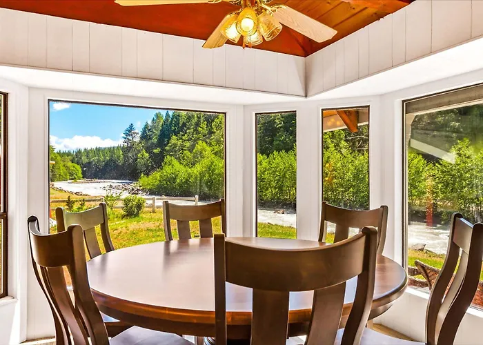Riverfront Cabin Hot Tub Dogs Ok Near Mt Rainier