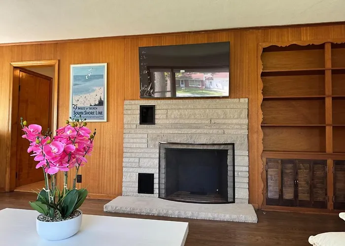 Beautiful 2 Bedroom House In Michigan City