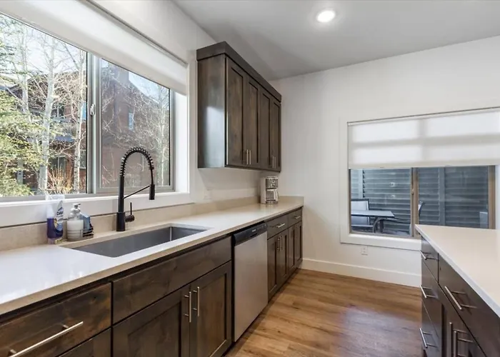 Teton Basecamp | Modern Townhome 30 Min To Jackson