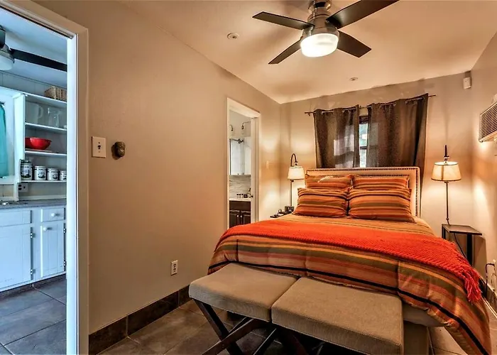 Romantic Couples Cottage For Relaxing Getaways On The Outskirts Of Hot Springs, Arkansas