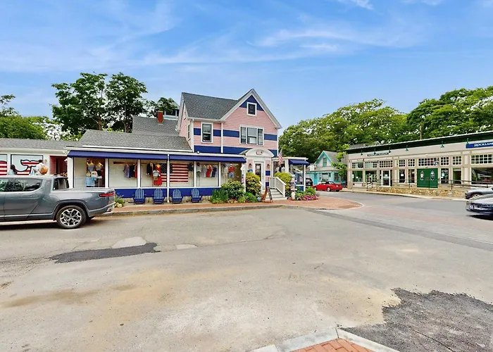 Heart Of Oak Bluffs Walk To Beach & Ferries