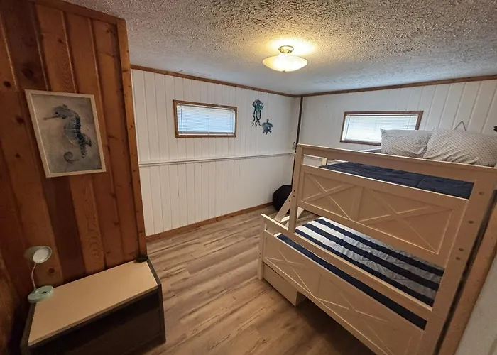Trailside Lake Retreat