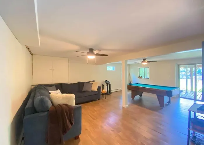 7 Bedroom Lakefront With Private Dock