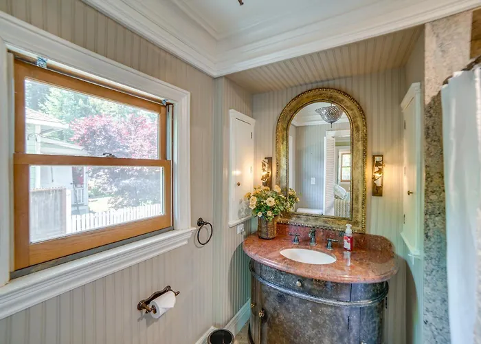 Charming Sonoma Wine Country Home Base W/ Extras