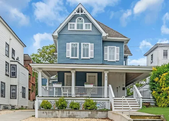 2Br Guest House - Sleeps 6 - Walk To Beach & Fun