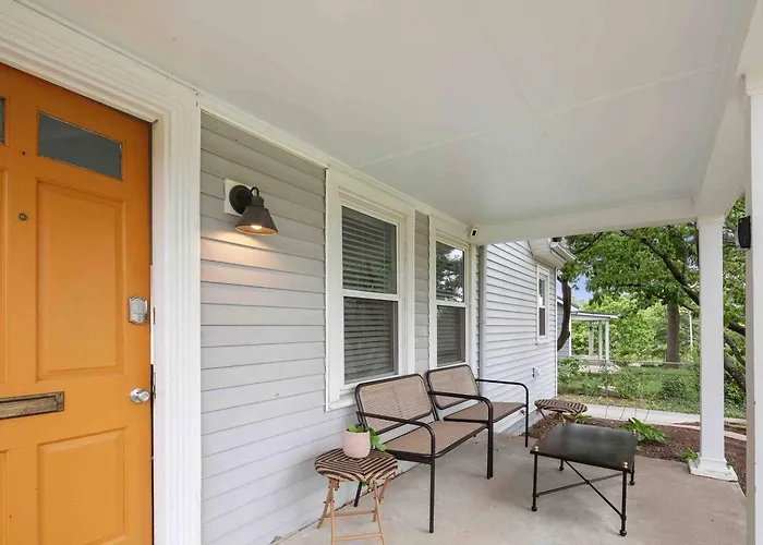 Parkview Cottage | Walkable To Food, Shops, Pool