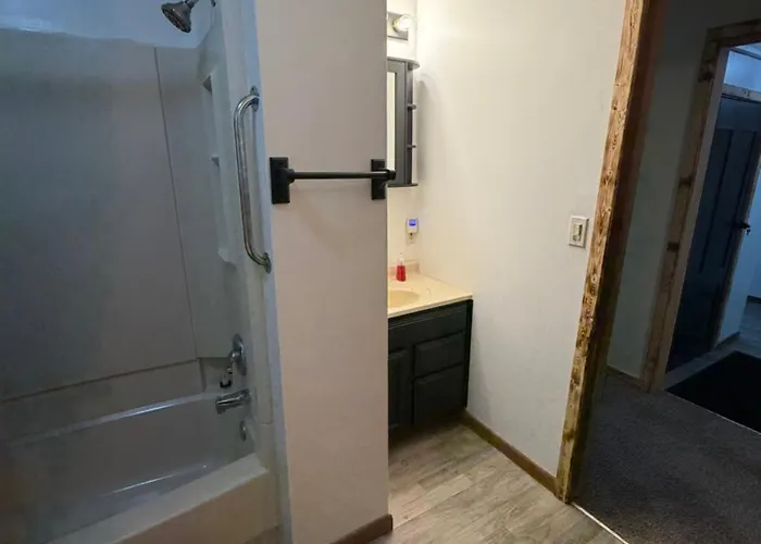 Maple Ridge Trail Side Cabin