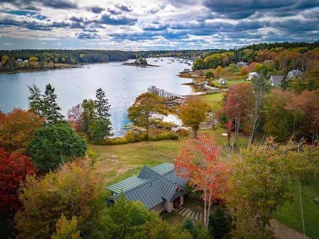 Bee Hive Cottage, Romantic Maine Waterfront Cottag