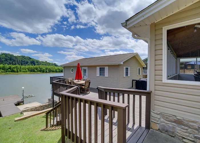 Fire Pit & Floating Dock! Claytor Lake Hideout