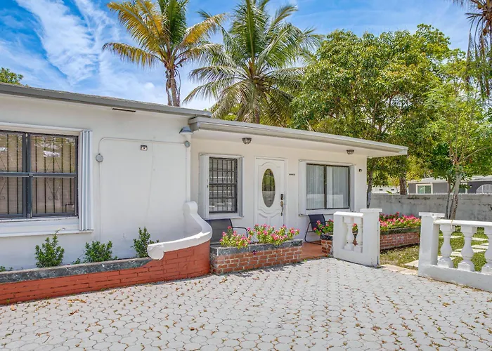 4 Mi To Surfside Beach! North Miami Apt