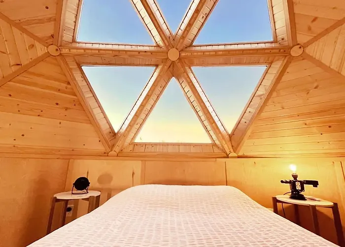 Stargazing Planetarium Treehouse Beaver Lake View