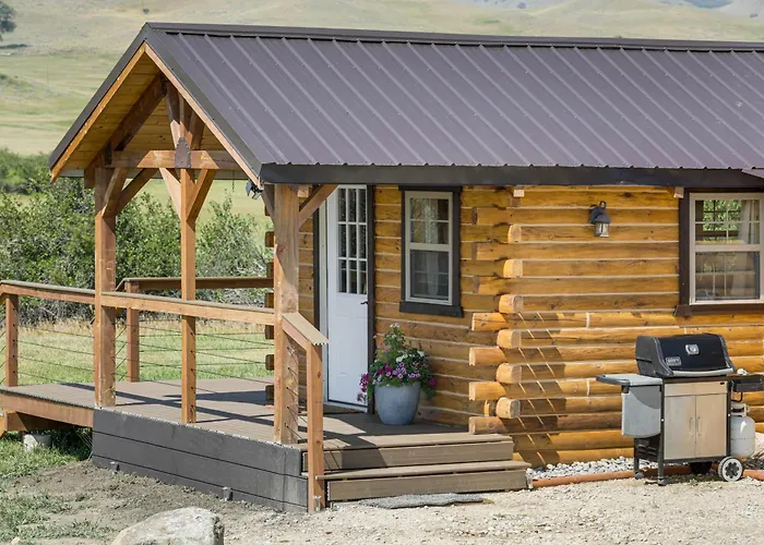 Wyoming Cabin Escape: Panoramic Mountain Views!