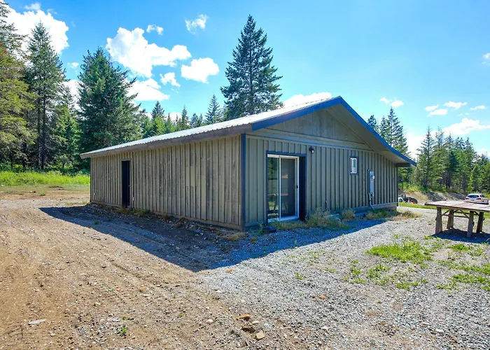 Bring Your Boat! Updated Cabin In Priest River
