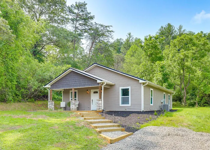2 Acres & Creek Access! Private Leicester Escape