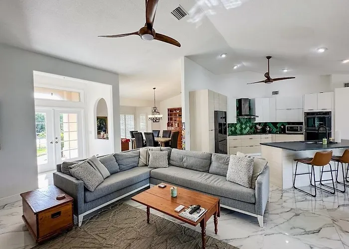 Modern 3-Bedroom Waterfront Pool Home In Manatee Bay With Boat Slip Included