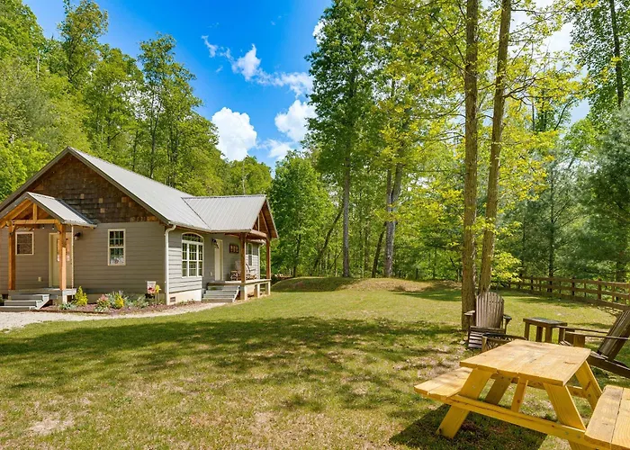 Leicester Retreat On 18 Acres W/ Fire Pit