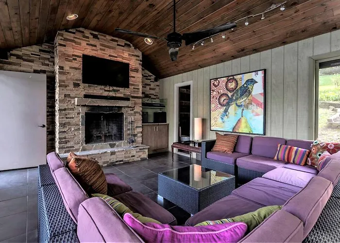Romantic Couples Cottage For Relaxing Getaways On The Outskirts Of Hot Springs, Arkansas