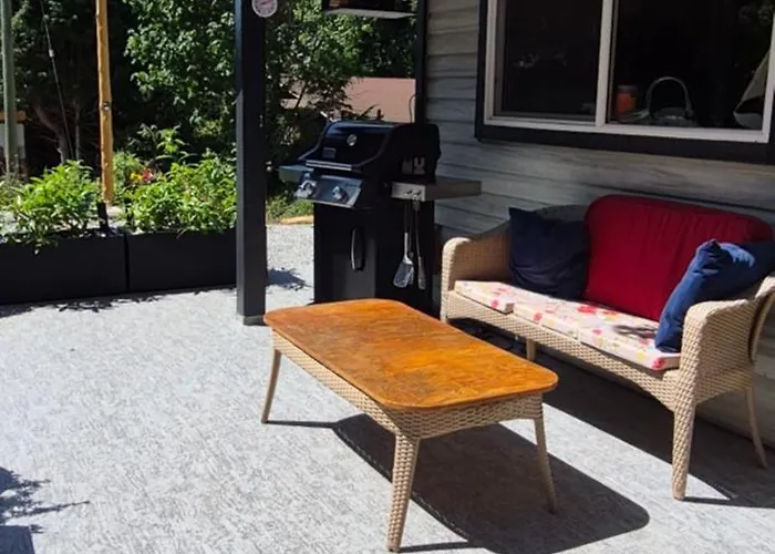 Seaview Getaway Blt, Bed And Local Treats, Retreat
