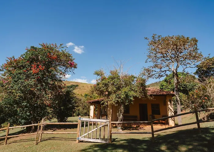 Fazenda Histórica de Café com Lagos, Cavalos e Trilhas