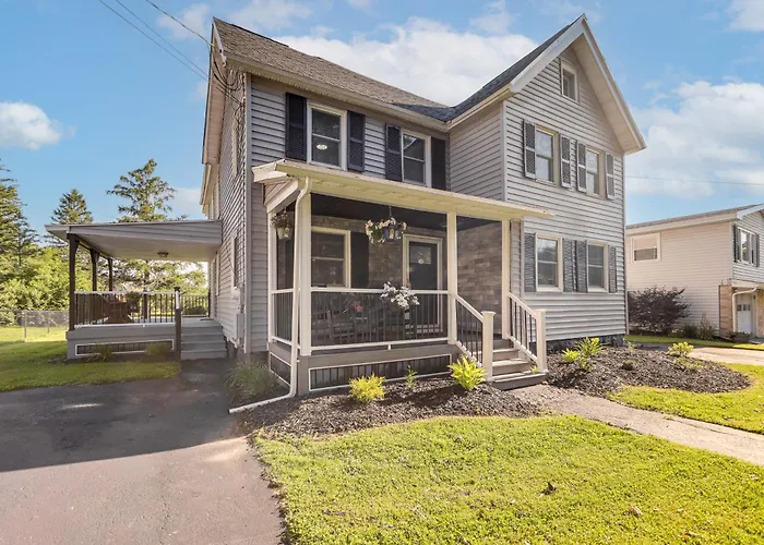 2 Mi To Owasco Lake! Updated Auburn Home W/ Yard