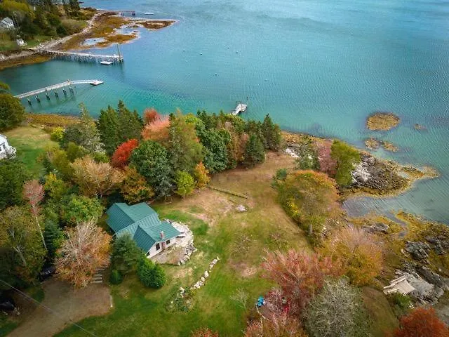 Bee Hive Cottage, Romantic Maine Waterfront Cottag