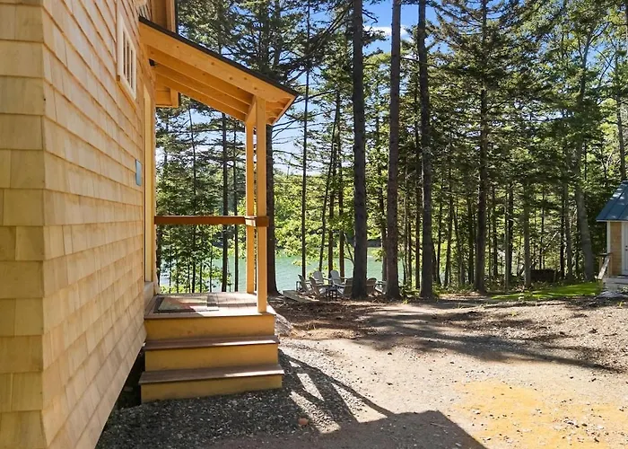 Lindquist Cottage | Waterfront Studio With King Bed