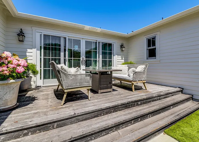 Walkable Mill Valley Gem: Private Patio + Yard
