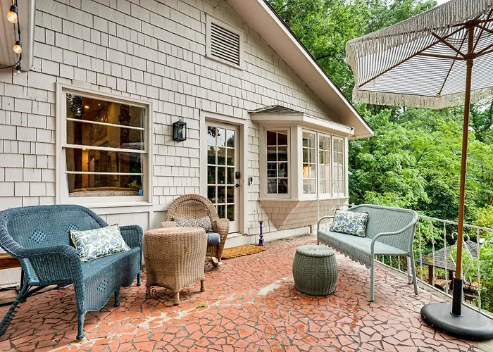 Comfy Cottage Charmer W/ Patio Garden In Tryon