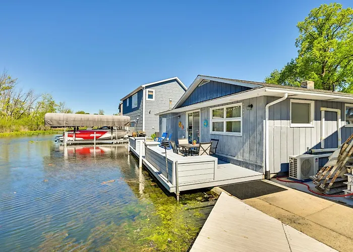Angler'S Paradise: Lake Wawasee Waterfront Home