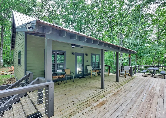 Pet-Friendly Cabin With Private Deck And Bbq In Tennessee