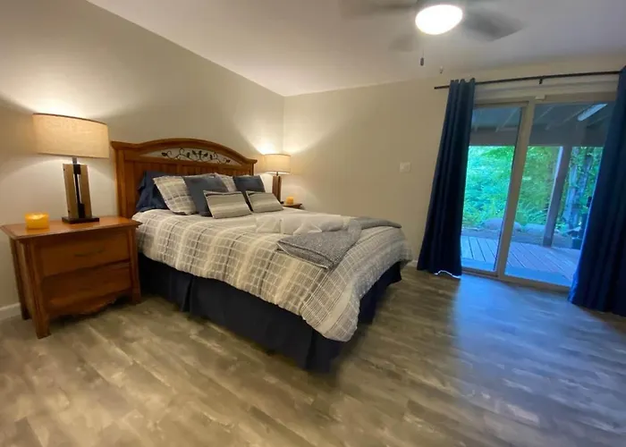 7 Bedroom Lakefront With Private Dock