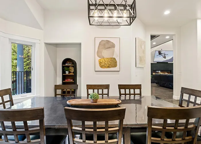 Ten Mile Lake Villa