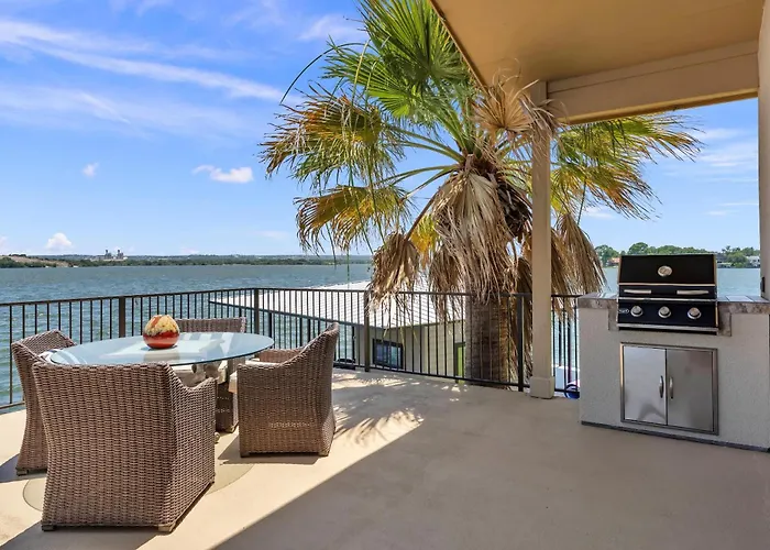 4Br Lakefront Escape For 12 W Hot Tub & Patios