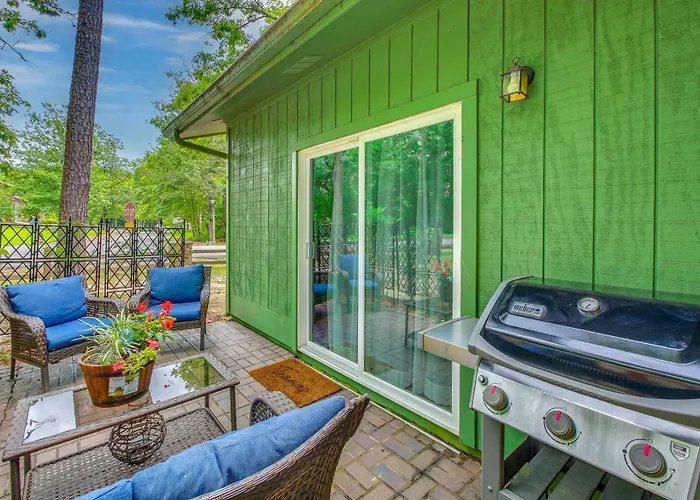 Golf & Lake Gateway: Hot Springs Village Retreat