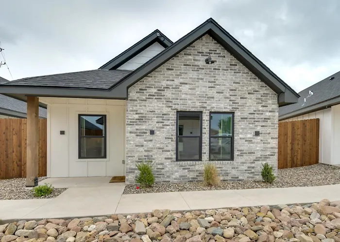 7 Mi To Goodfellow Afb: Home W/ Fenced Yard