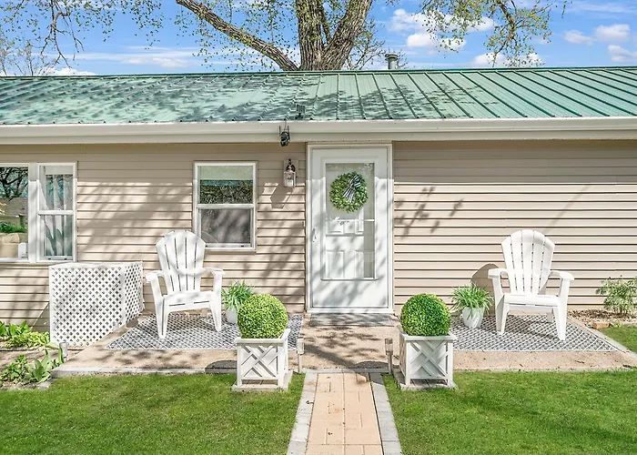 Triboji Beach Club Cottage Off West Lake Okoboji