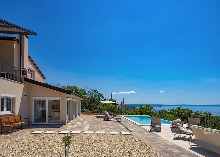 Holiday Home Elora Seaview Private Pool And Garden - Happy Rentals