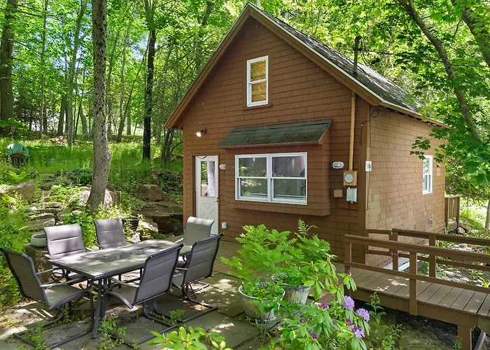 Two-Level Unit W/ Patio, Deck, Firepit, Private Washer/ Dryer, And Free Wifi