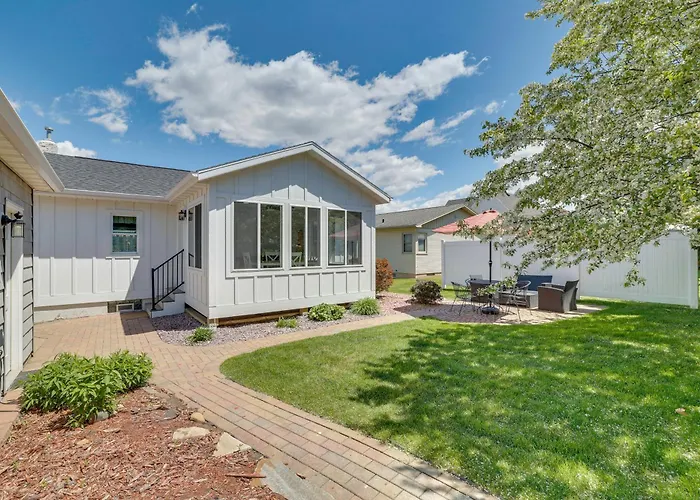 Lake City Retreat Near Wineries & State Park